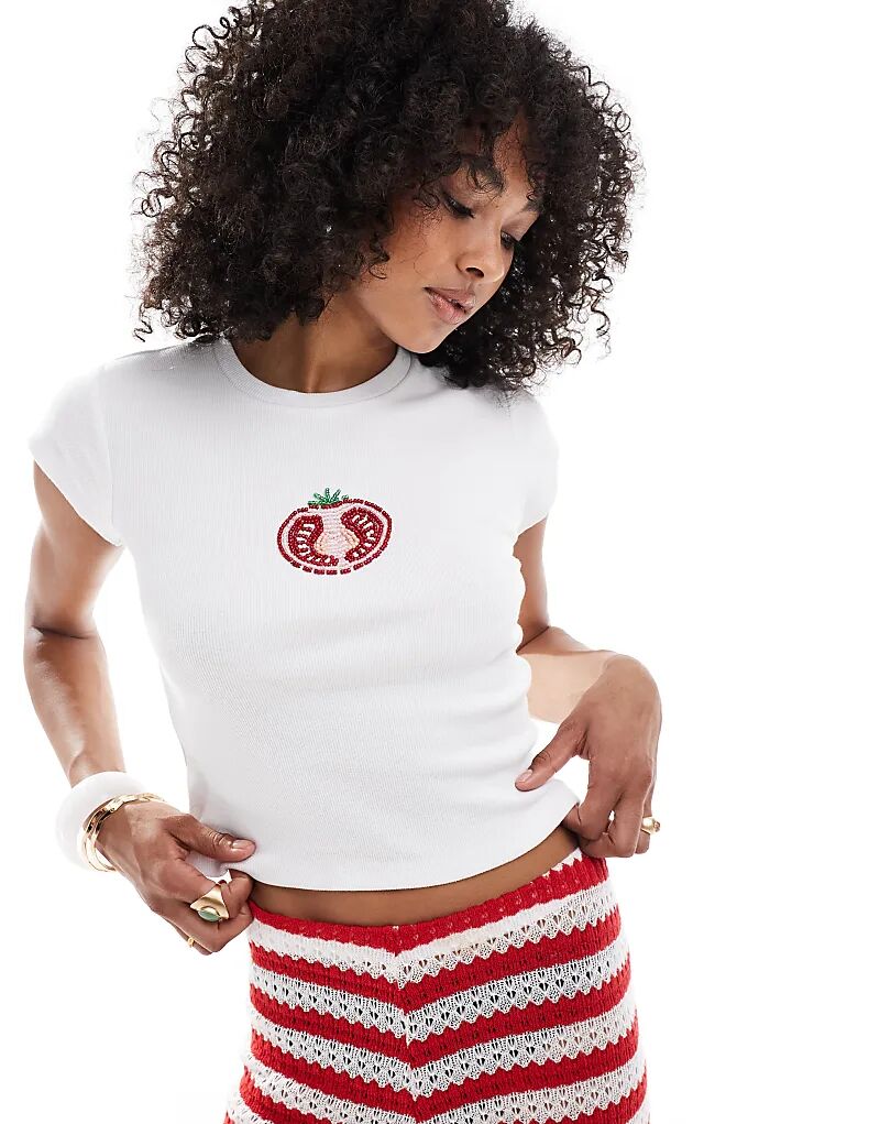 

Белая футболка с изображением томата и бисера от ASOS DESIGN