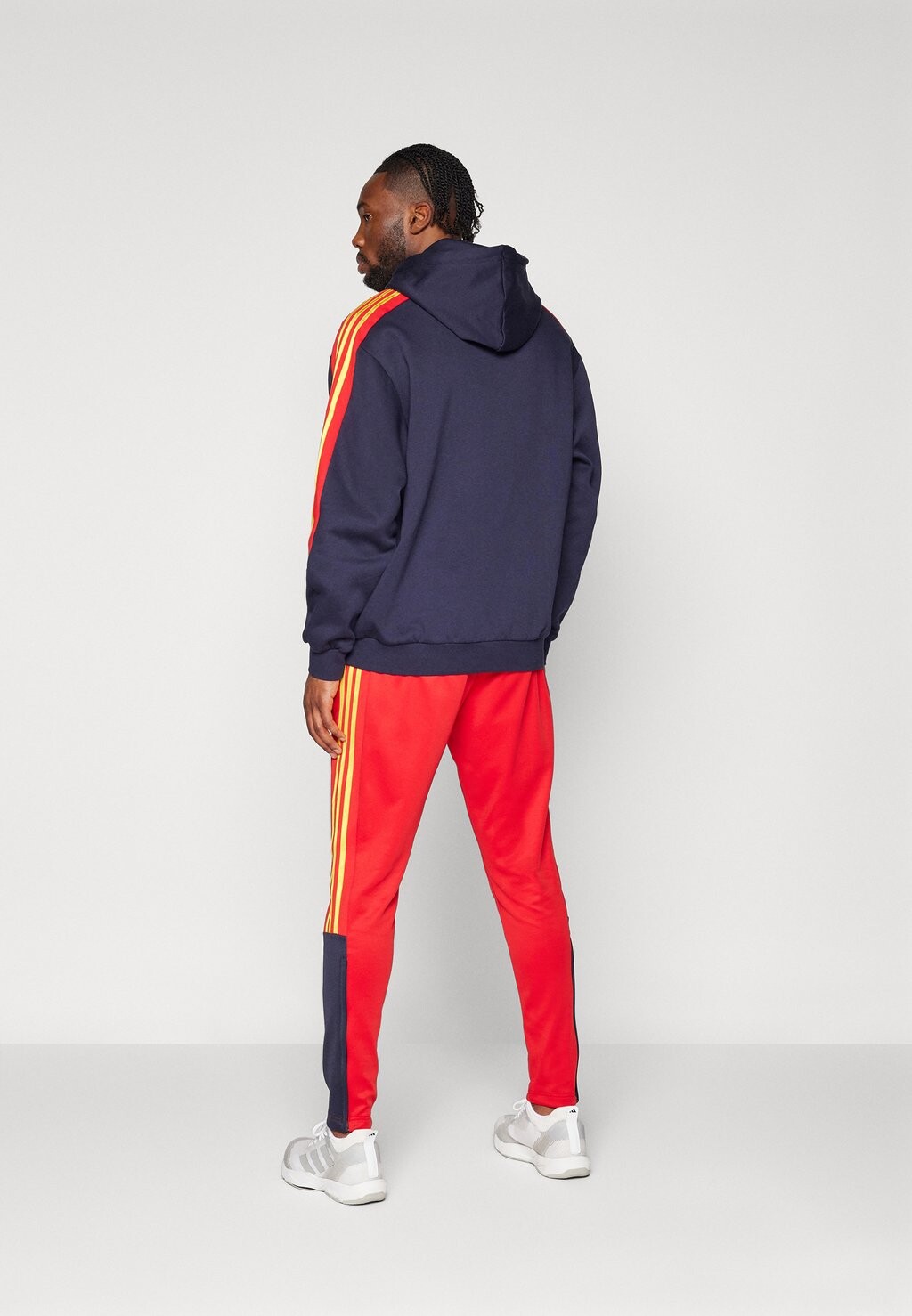 

Низ спортивного костюма adidas Sportswear, лучше алый/чернильный/золотой House Of Tiro Nations Pack Pant