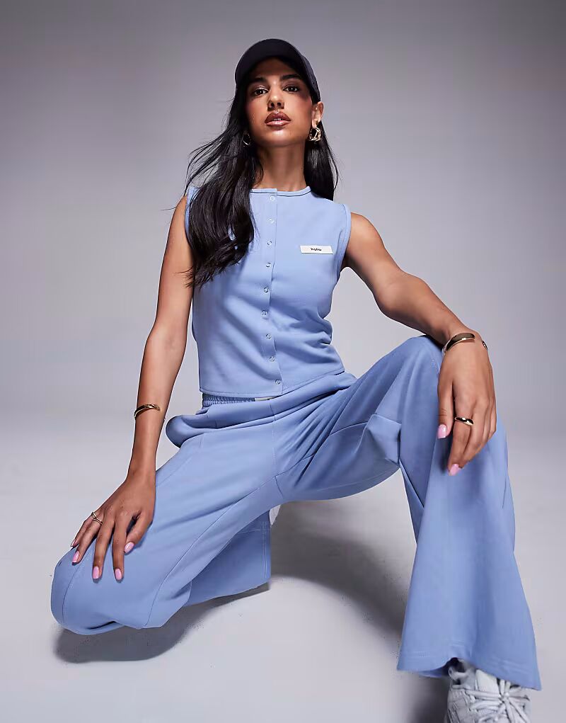 

Эксклюзивный укороченный топ-безрукавка из хлопковой смеси синего цвета с застежкой на пуговицы Kaiia