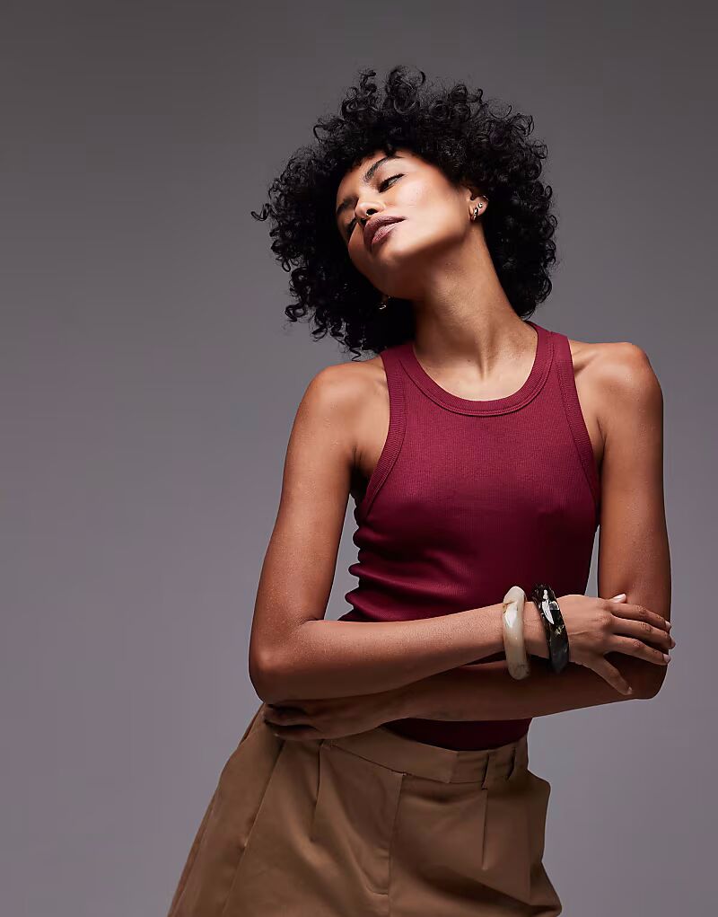 

Жилет-майка ARKET из трикотажного джерси с отделкой в ​​рубчик темно-красного цвета