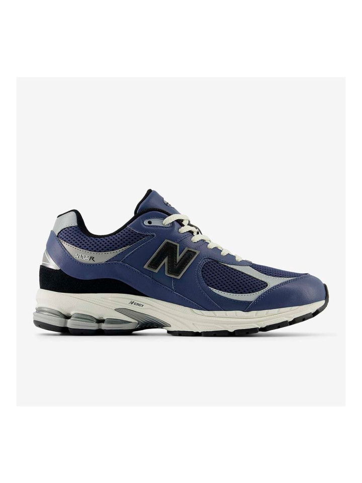 

New Balance Кроссовки M2002 синего цвета