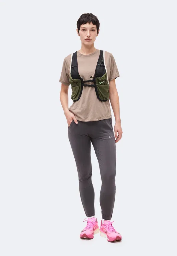 Футболка спортивная Nike Acg, цвет норковая коричневая/вершинный белый — фото 2
