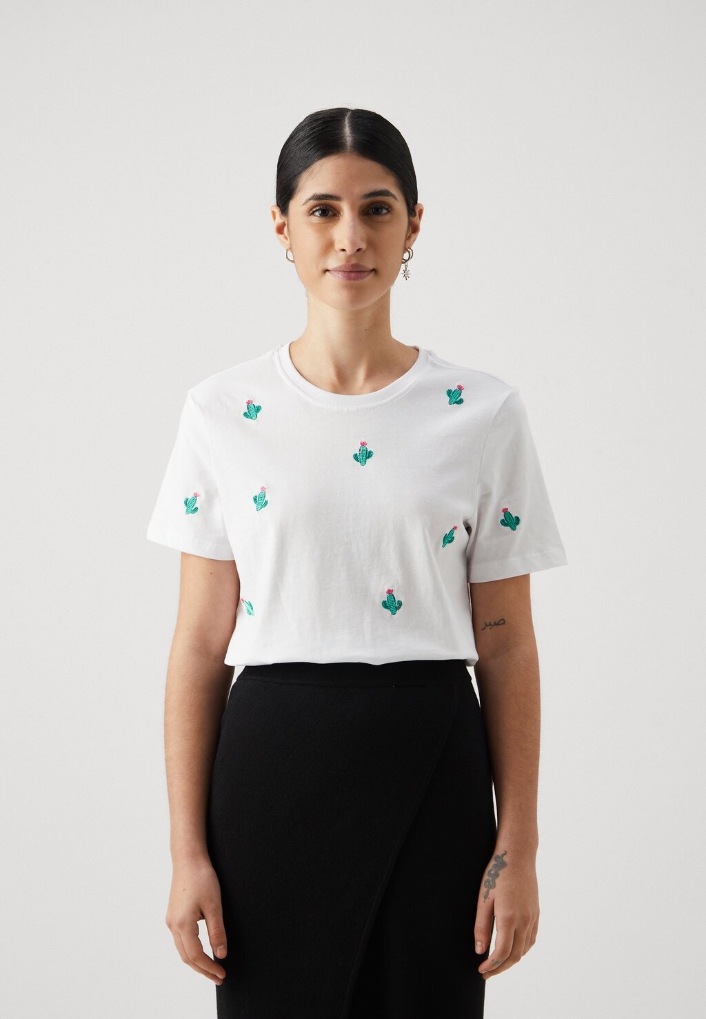 

Футболка с принтом ONLKETTY O NECK ONLY Petite, цвет bright white