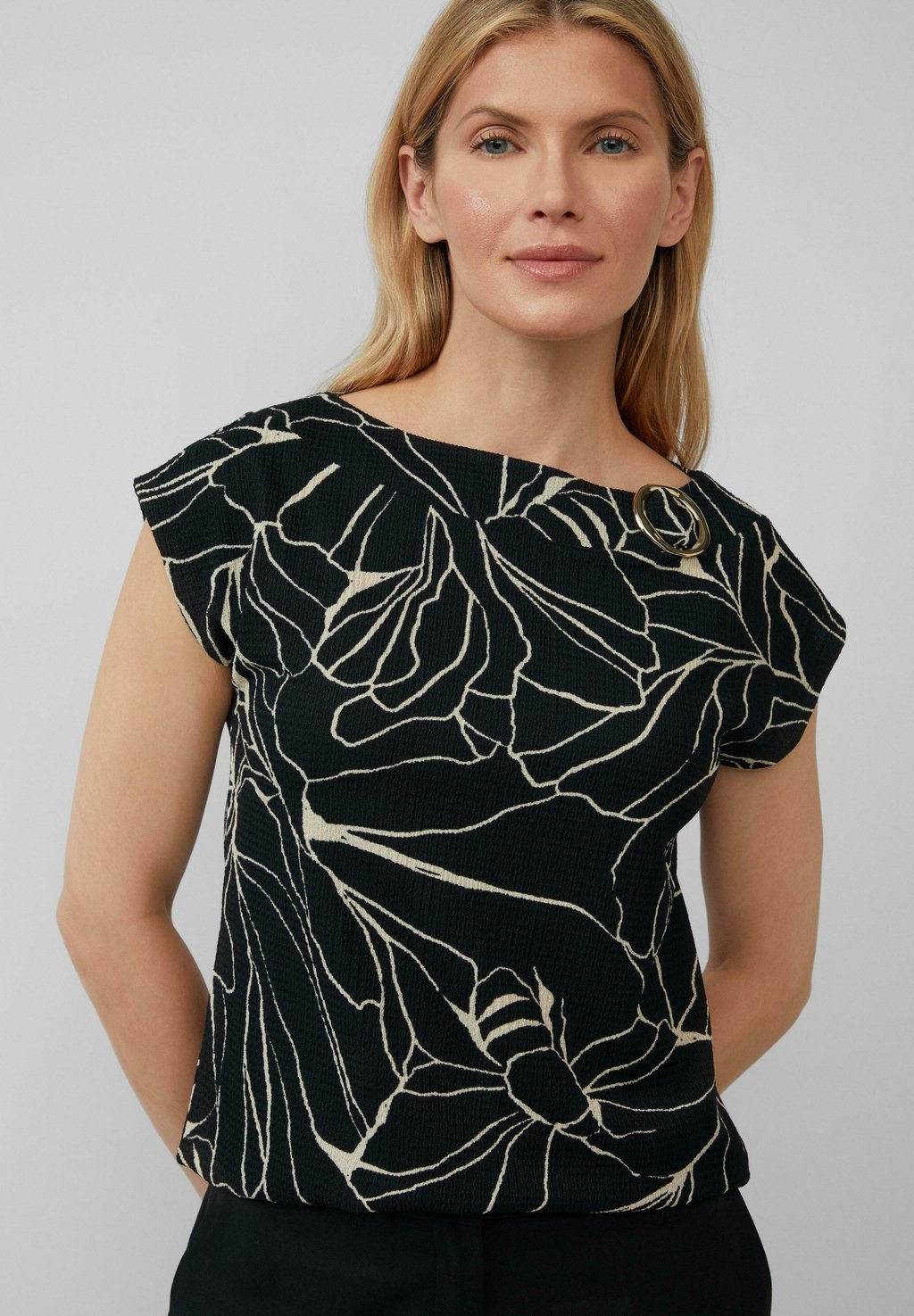 

Блуза GEMUSTERTES MIT SCHMUCK-DETAIL s.Oliver BLACK LABEL, черный