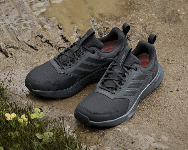 Мужские кроссовки Adidas Terrex Tracefinder 2 Climaproof для трейлраннинга, черный/серый — фото 2