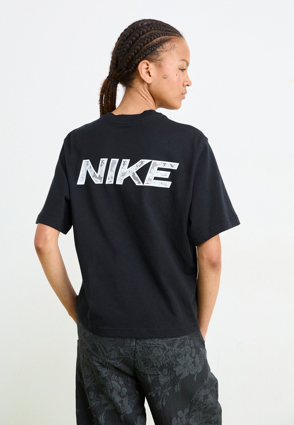 

Футболка с принтом ASBURY CREW Nike Sportswear, черный