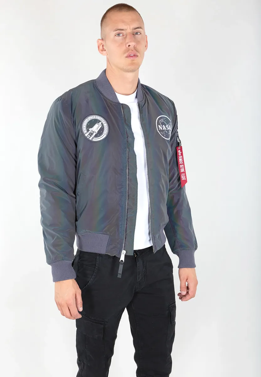 

Куртка-бомбер Alpha Industries " Alpha Industries Мужчины - Куртки-бомберы MA-1 NASA Rainbow Ref.", цвет Rainbow/Reflective