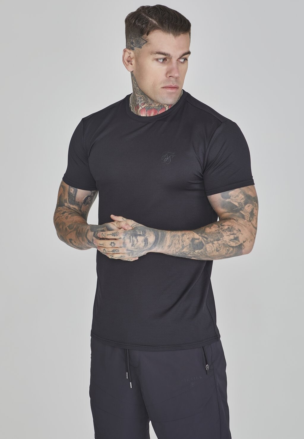 

Базовая футболка MUSCLE FIT SIKSILK, черный