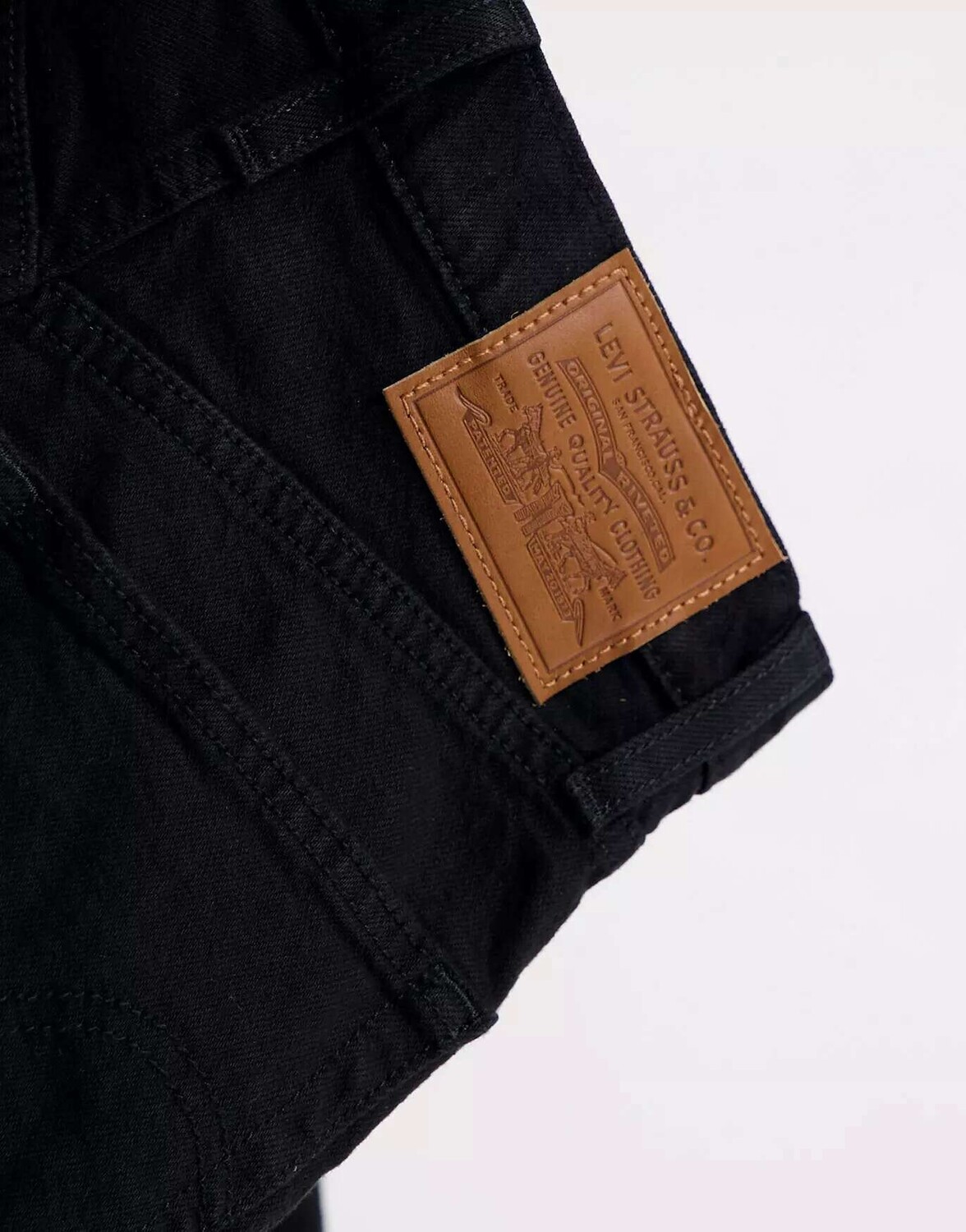 

Черные джинсы Levi's с ребрами до щиколотки