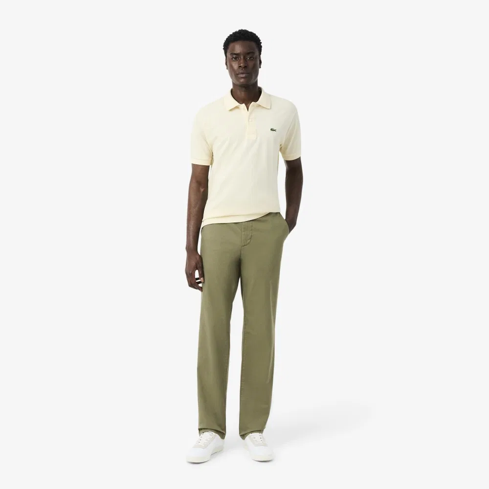 Мужские брюки чинос прямого кроя цвета хаки от Lacoste