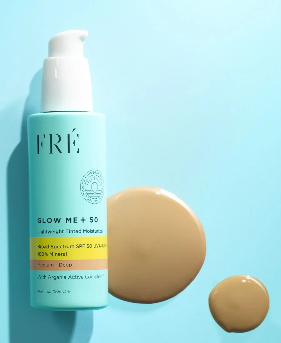 GLOW ME + 50 Легкий тонирующий увлажняющий крем с минеральными частицами, SPF 50, 1,69 унции FRE, Medium - Deep — фото 3