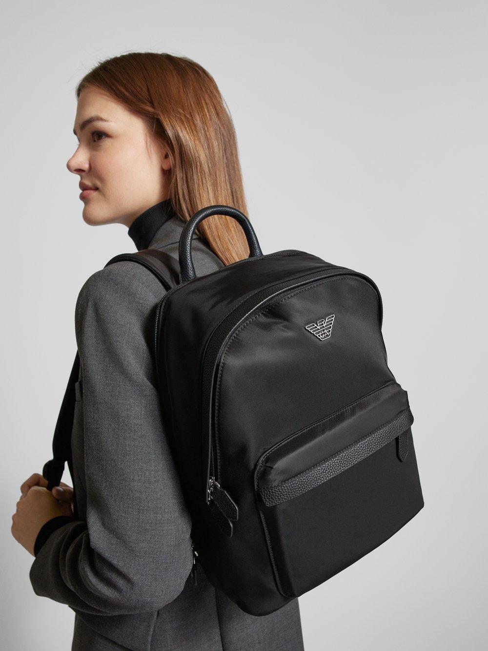 

Рюкзак с наклейкой этикетки Emporio Armani, черный