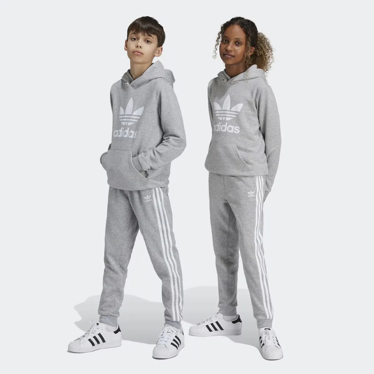 

Детские брюки Adidas Originals Trefoil, серый