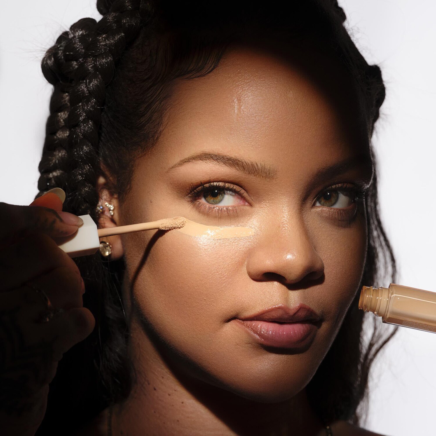 Стойкий увлажняющий консилер We're Even Fenty Beauty, 420W (9 ml) — фото 3