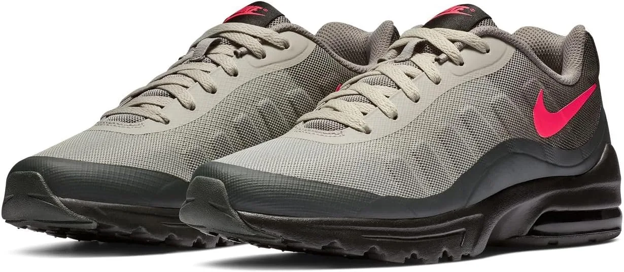 Мужские беговые кроссовки Nike Air Max Invigor Print, черный/красный — фото 2