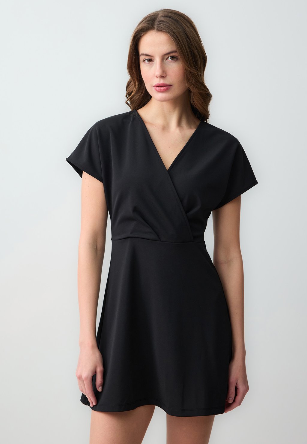 

Повседневное платье DOUBLE-BREASTED NECK SHORT SLEEVE Jimmy Key, черный