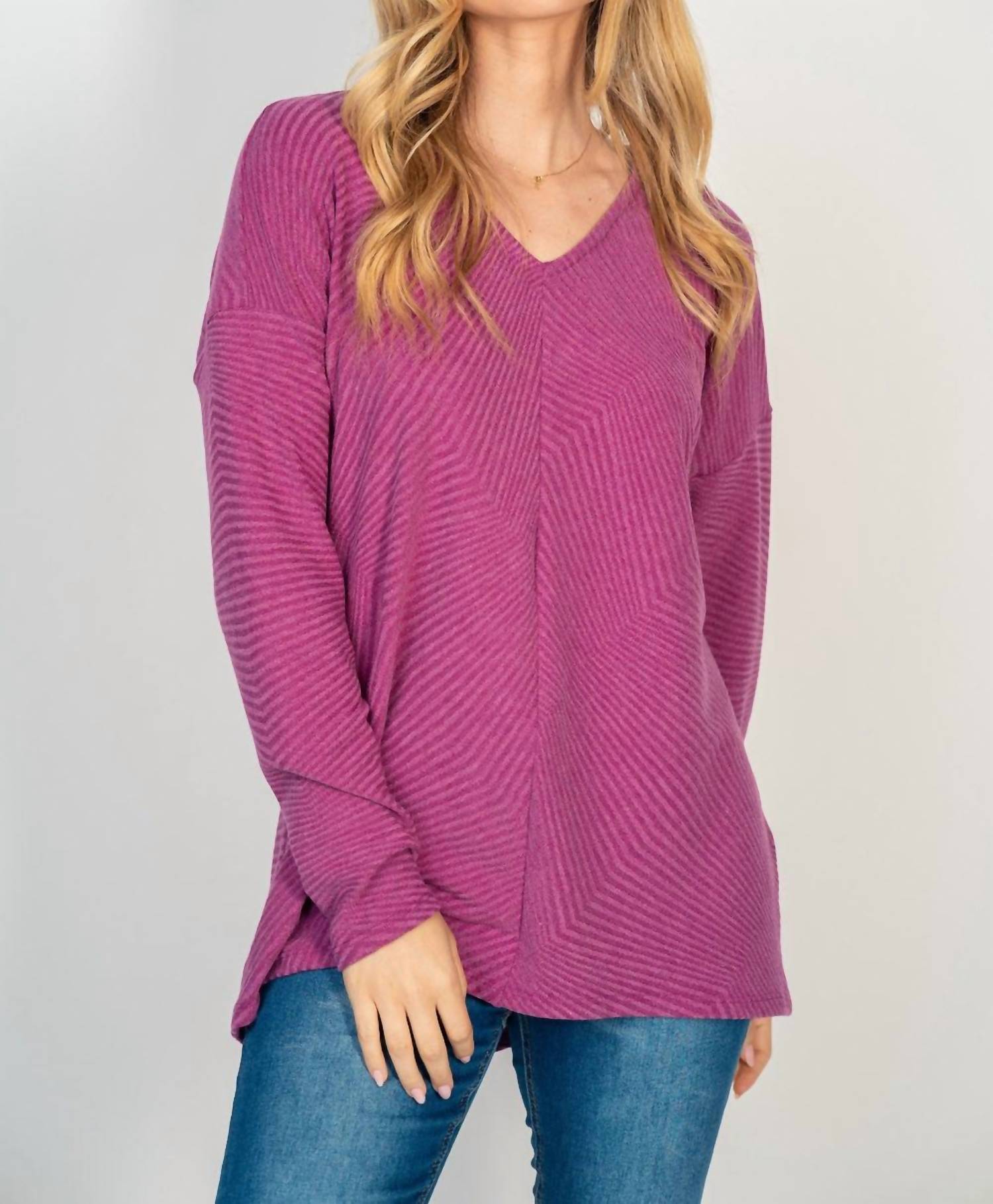 

Вязаный топ с V-образным вырезом и зигзагообразным узором в цвете магента White Birch, Magenta