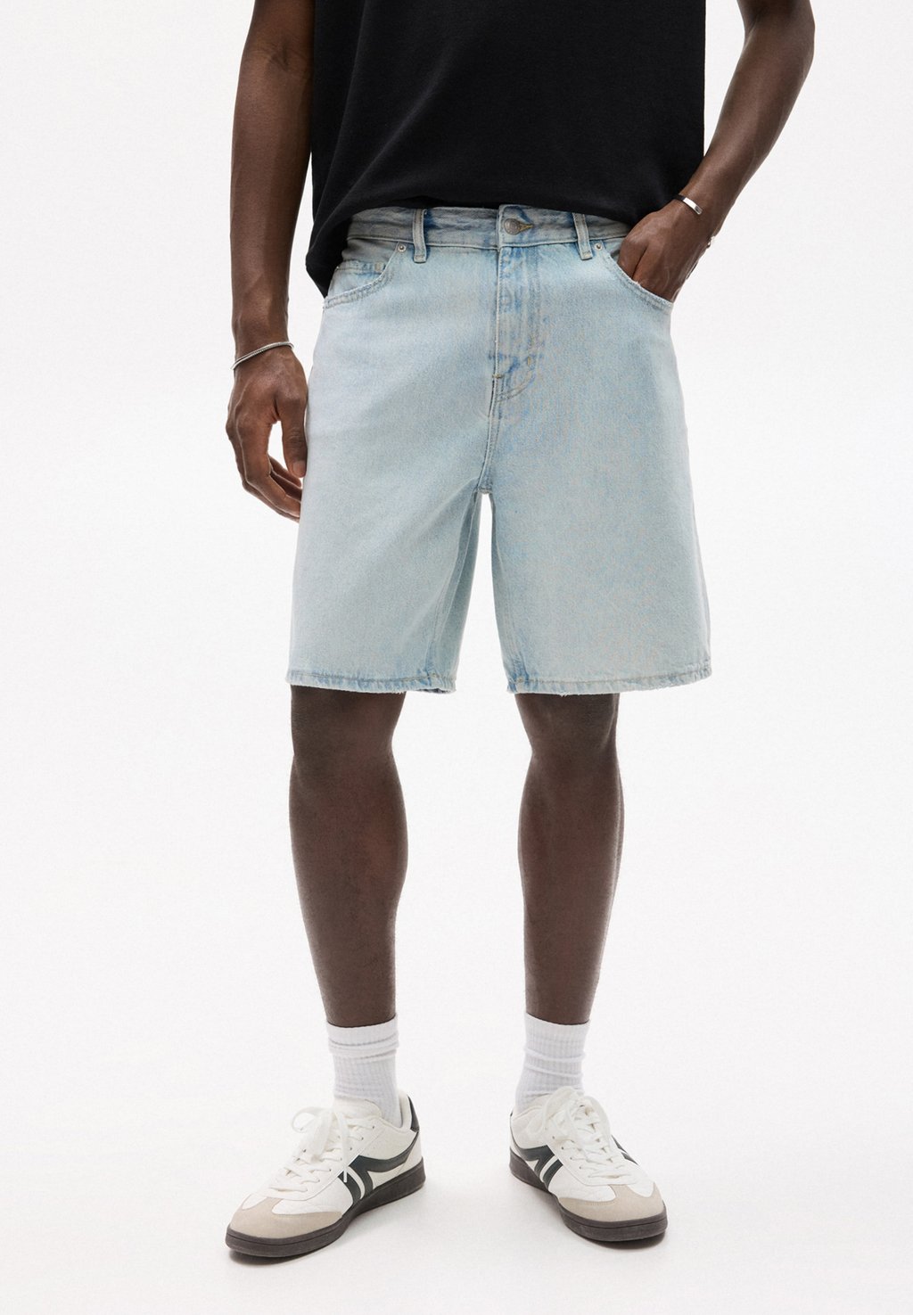 

Джинсовые шорты STANDARD PULL&BEAR, цвет Light Blue Denim