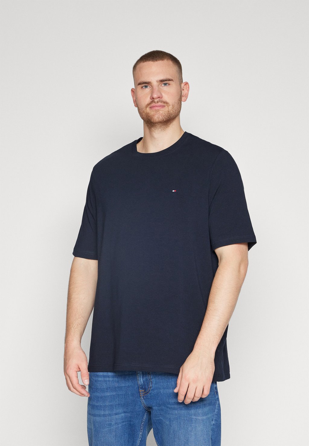 

Базовая футболка CORE STRETCH SLIM TEE Tommy Hilfiger, темно-синий