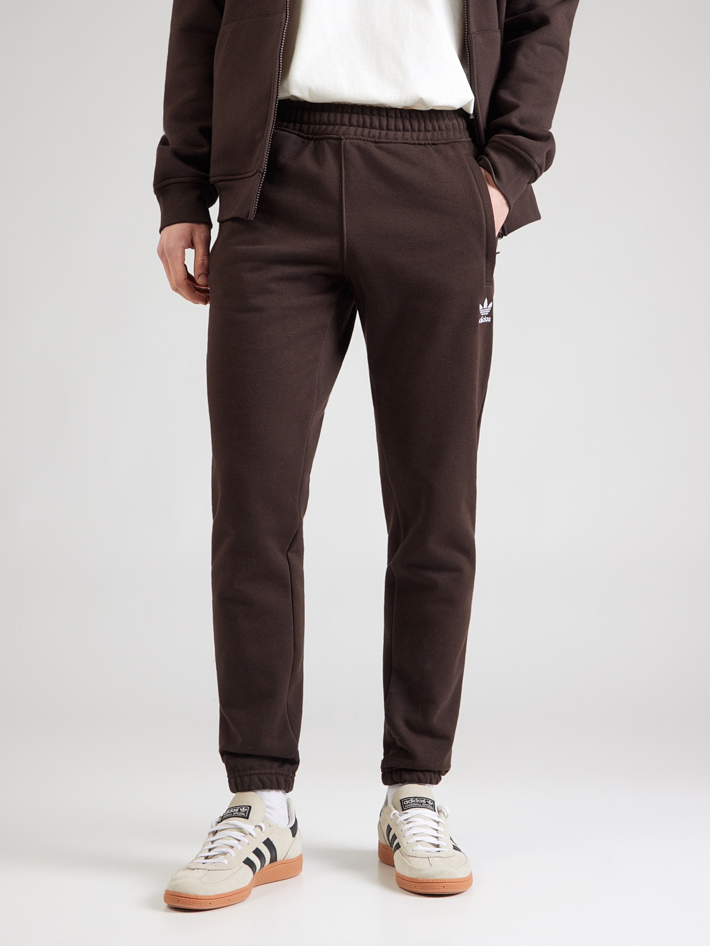 Adidas Originals Брюки-чинос 'Trefoil Essentials' в коричневом цвете — фото 2