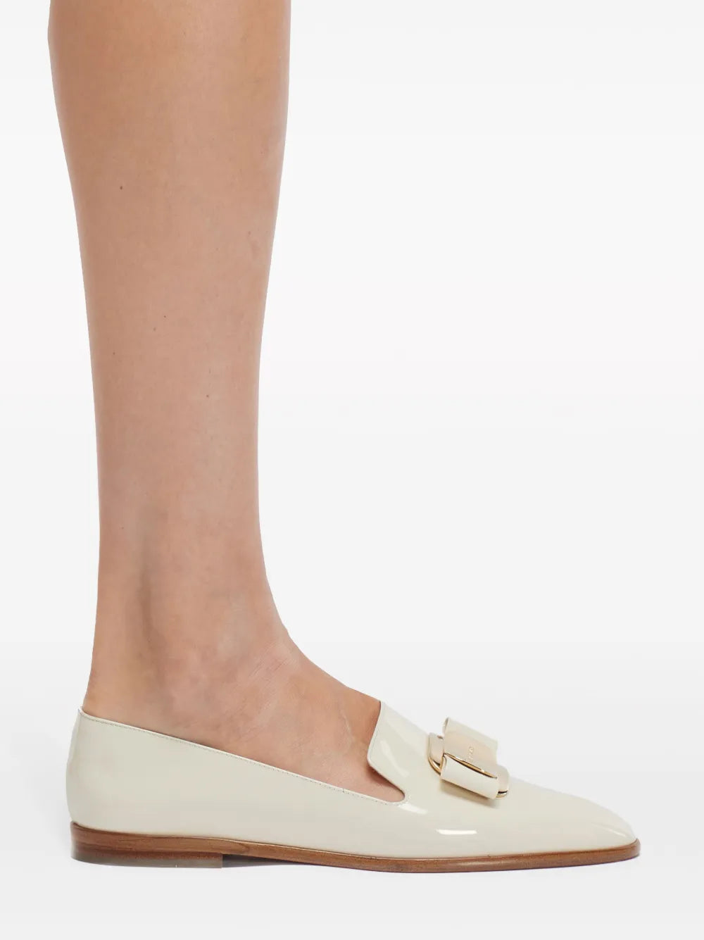 Ferragamo New Vara кожаные лоферы Salvatore Ferragamo, белый — фото 2