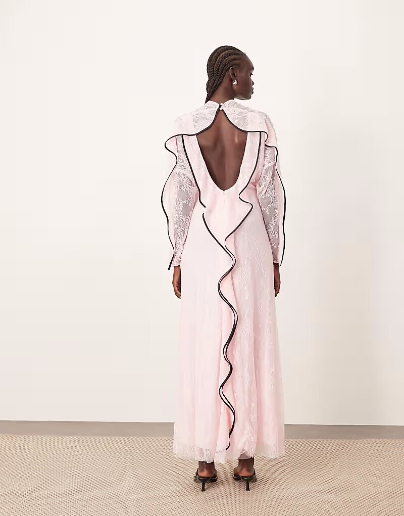 

Платье макси с кружевом, длинными рукавами, оборкой на спине и кантом розового цвета Arrange