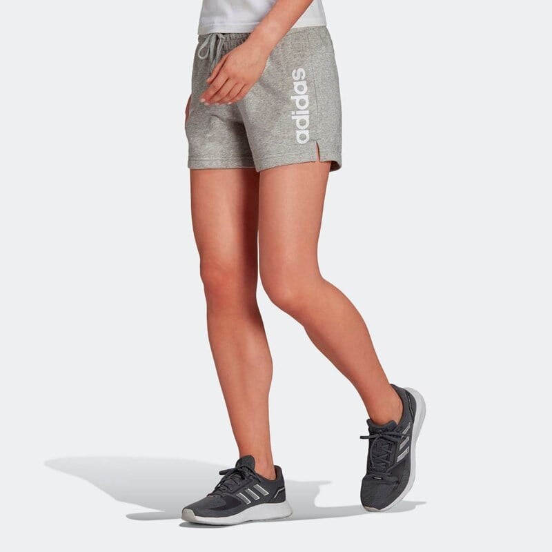 

Базовые женские шорты, приталенного кроя, с логотипом Adidas, серый