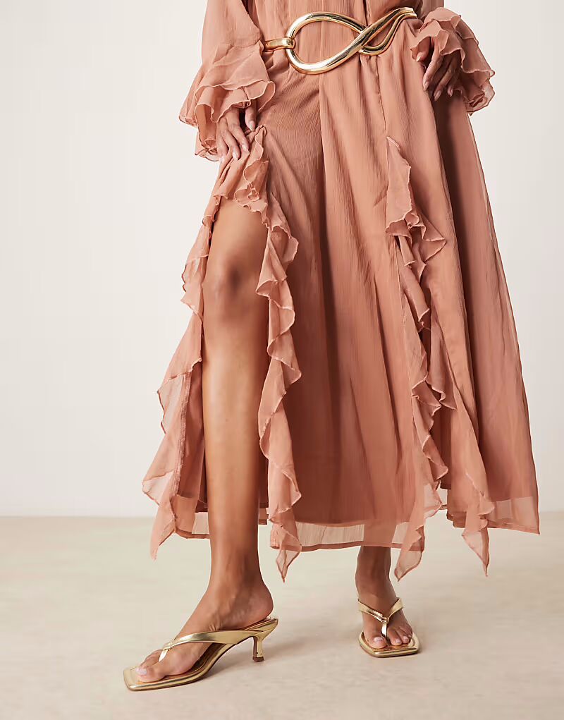 Босоножки ASOS DESIGN Wide Fit Hawaii Toe на каблуке-рюмочке золотистого цвета — фото 3