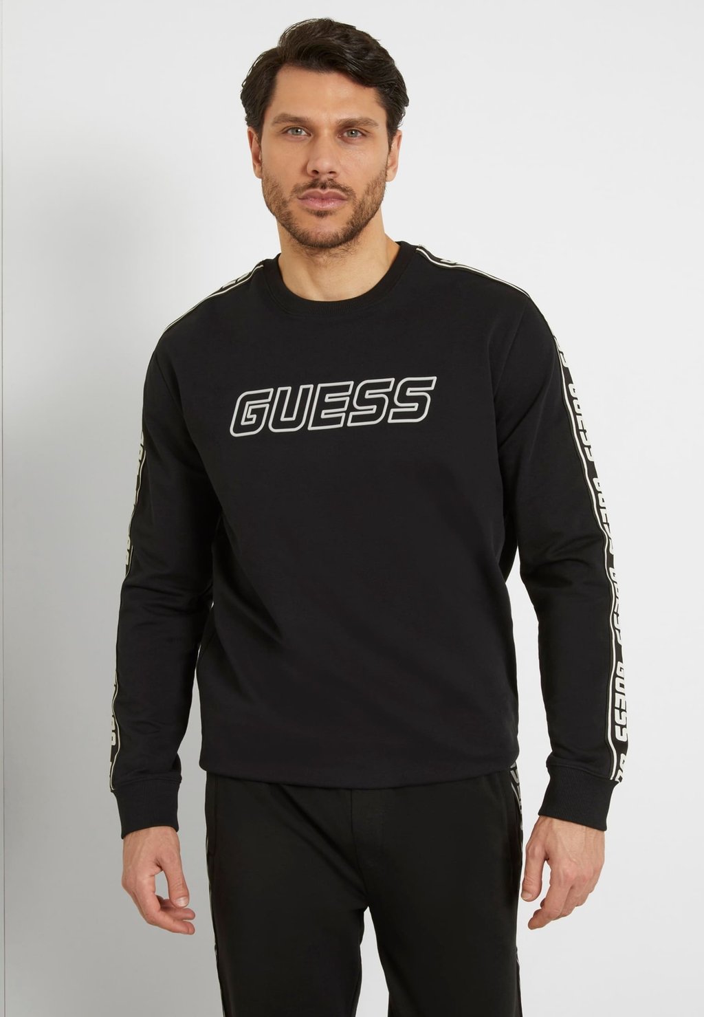 

Толстовка с капюшоном FRONTLOGO Guess, черный