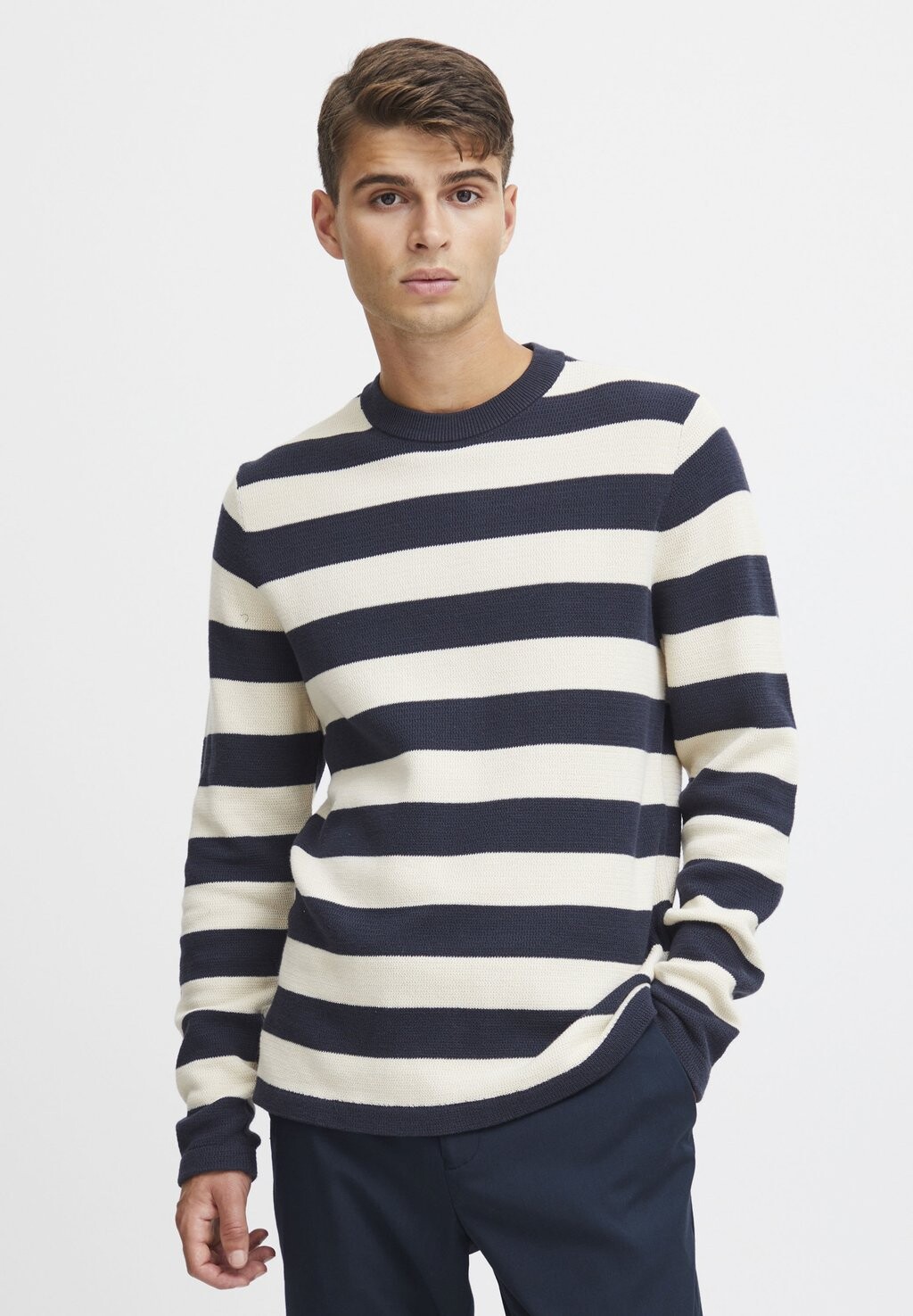 

Вязаный джемпер KARL STRIPED CREW NECK Casual Friday, цвет dark navy