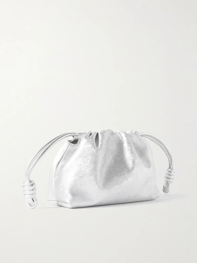 Мини-клатч Flamenco из металлизированной кожи LOEWE, серебряный — фото 3