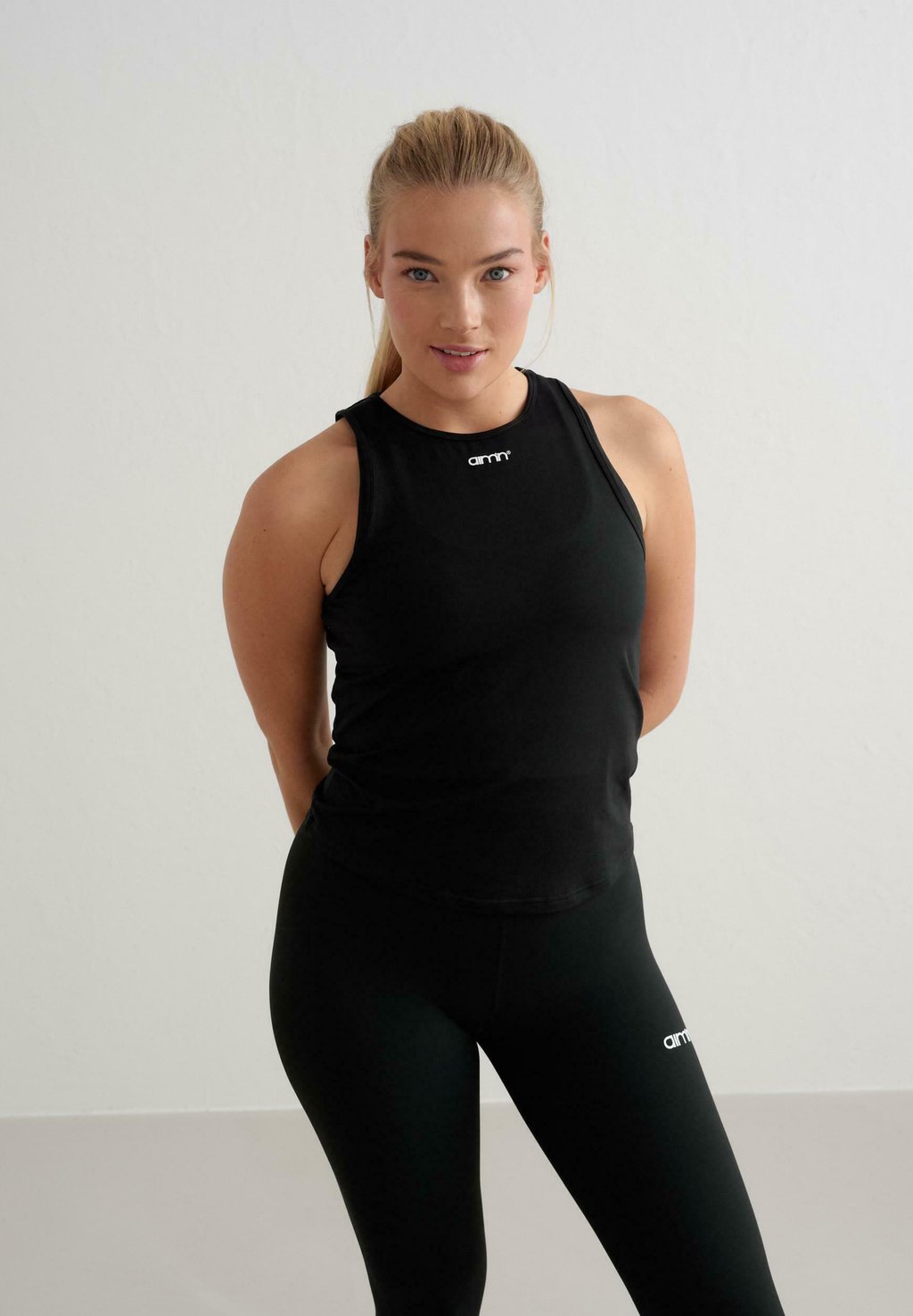 

Топ BASIC SINGLET aim’n, черный