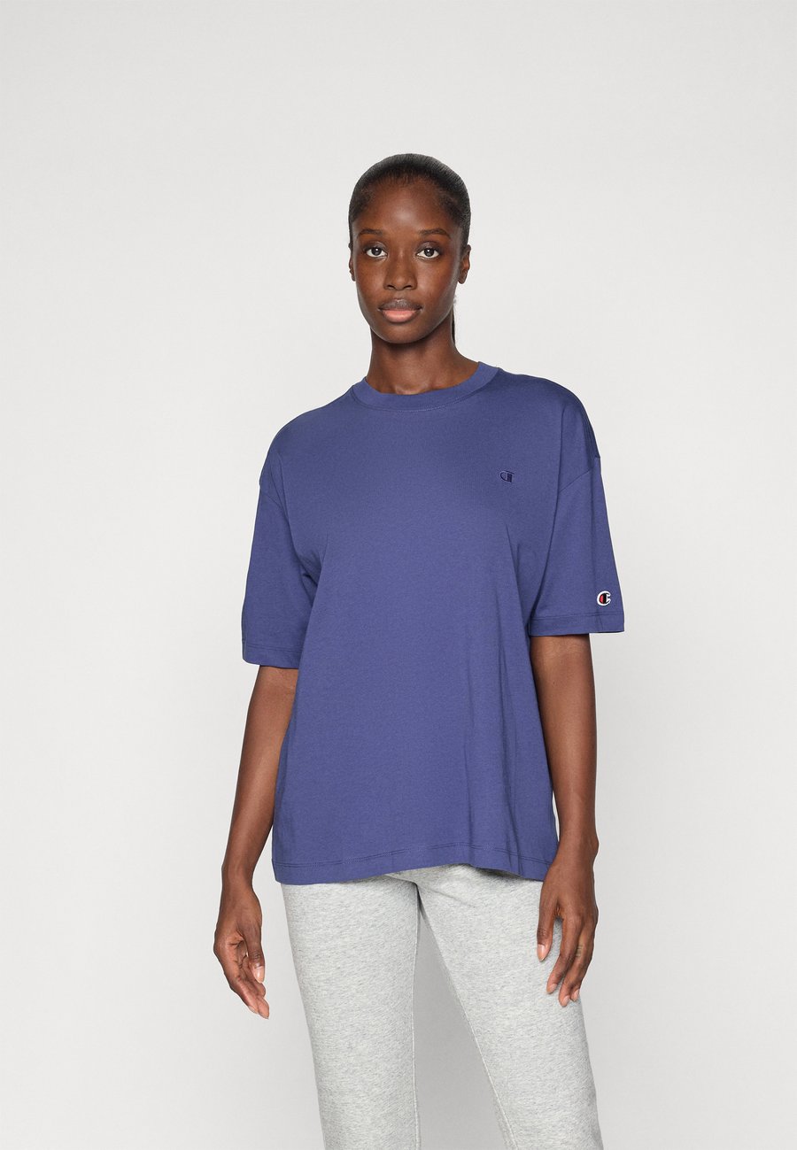 

Футболка Champion ICONS TONAL OVERSIZE CREWNECK , Dark Blue, Синий, Футболка Champion ICONS TONAL OVERSIZE CREWNECK , Dark Blue