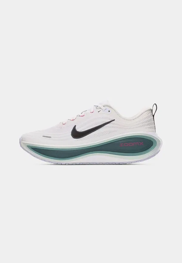 Кроссовки для бега по шоссе Nike Performance Vomero Plus, белый/черный/минеральный сланец/гипер-розовый/минерал/едва серый — фото 2