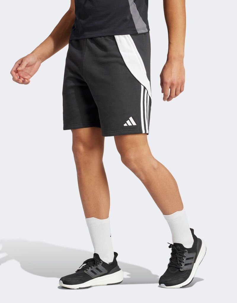 

Черные спортивные шорты adidas Tiro 24 adidas
