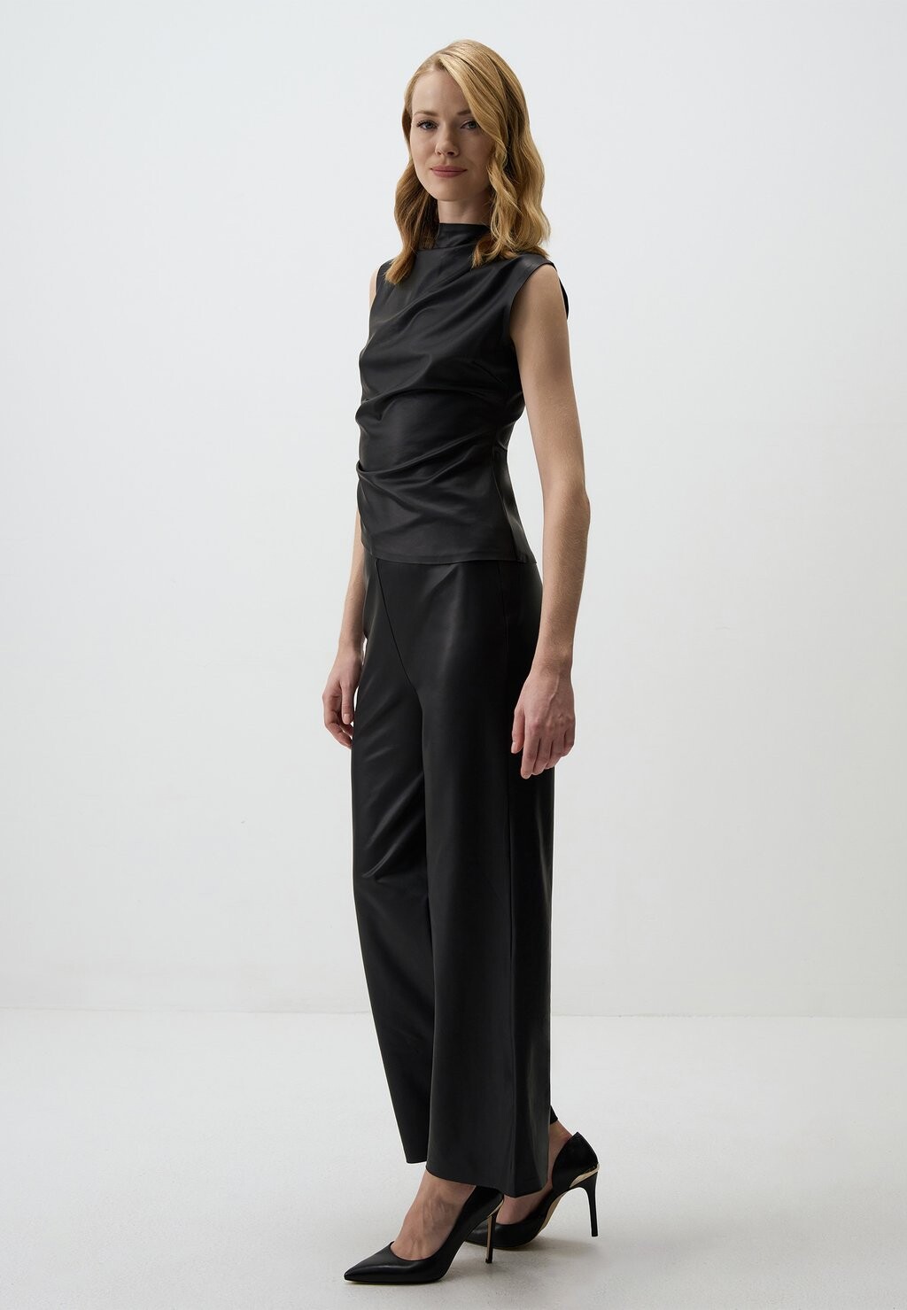 

Брюки FLOWY WIDE-LEG Jimmy Key, черный