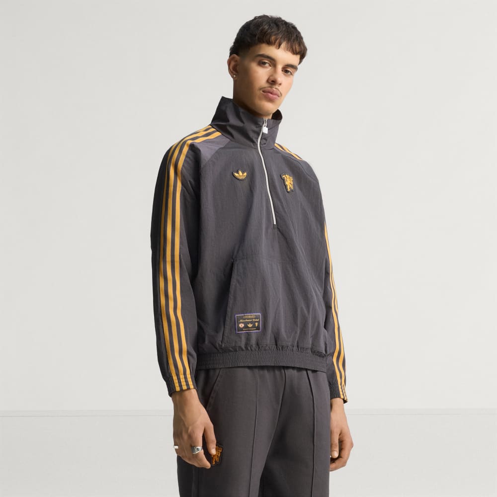 

Спортивный костюм Adidas Manchester United Terrace Icons Half-Zip Jacket, цвет Utility Black