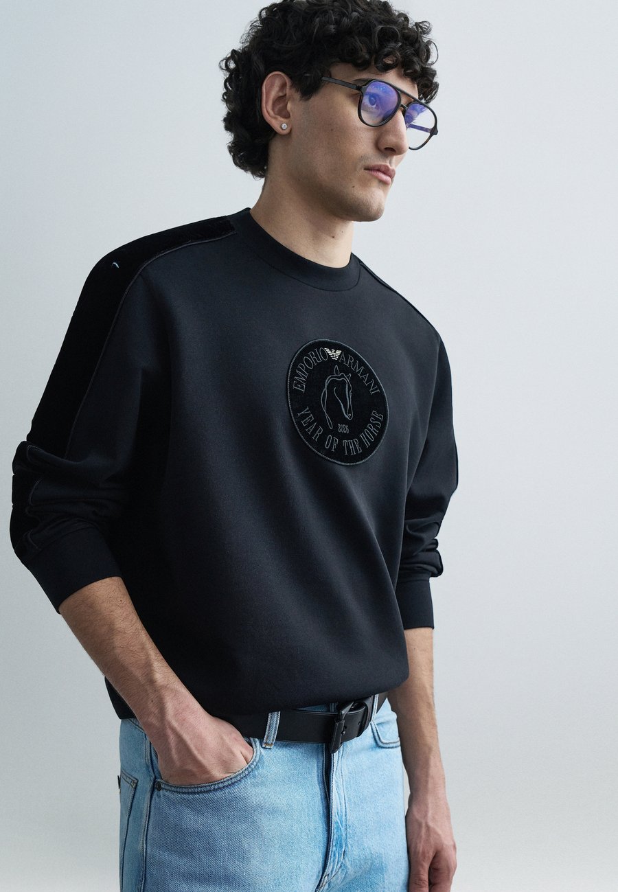 

Толстовка Emporio Armani Sweatshirt, Black Beauty/Black