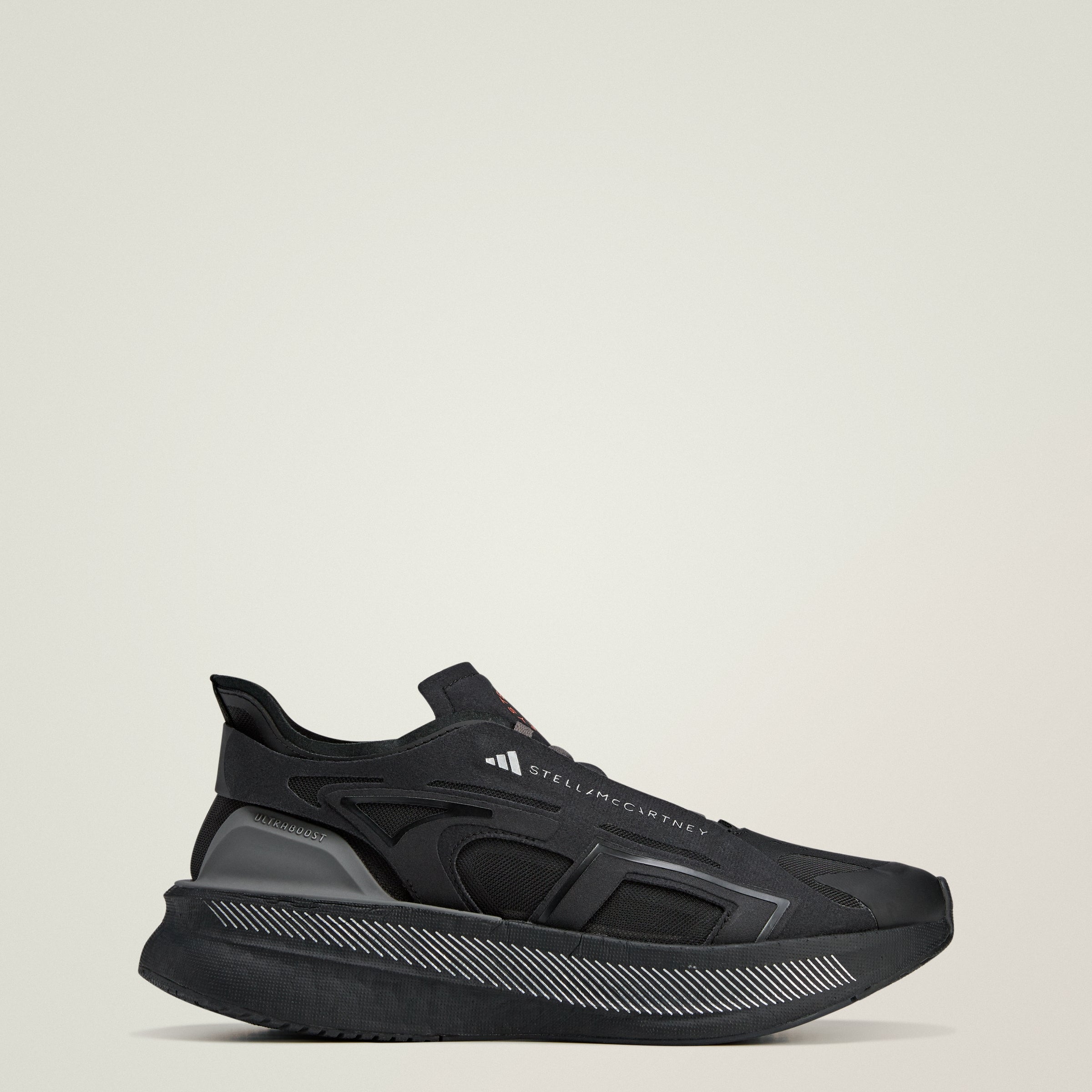 Женские кроссовки Adidas Adidas by Stella McCartney Ultraboost 5, черный/оранжевый