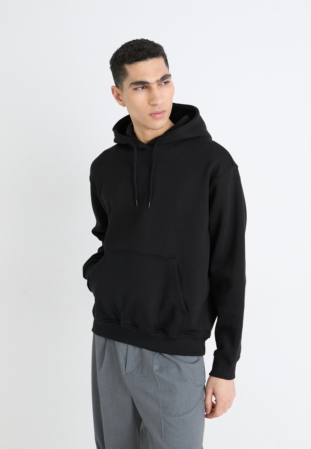 

Толстовка RELAXED HEAVYWEIGHT HOODIE Weekday, черный