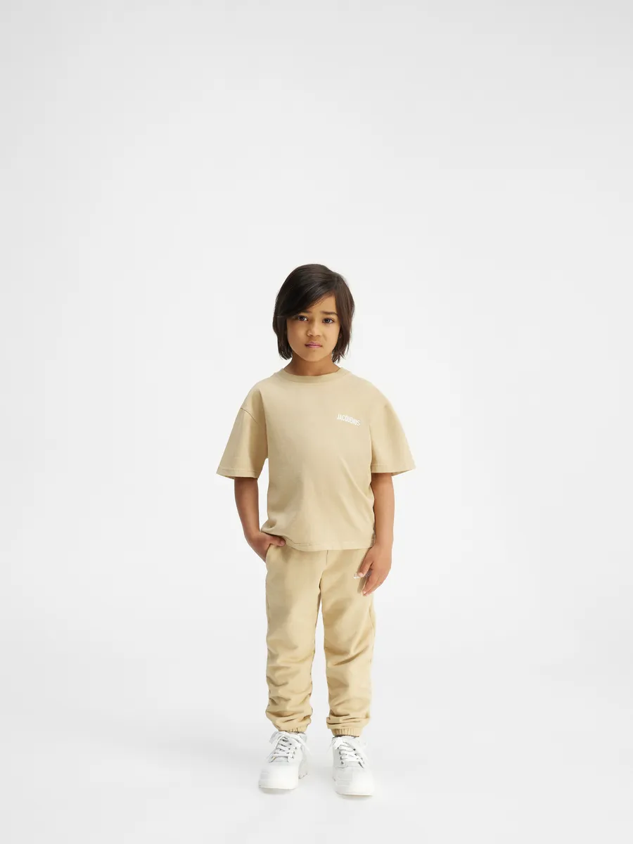 

Футболка с логотипом Jacquemus для ребенка Jacquemus, темно-бежевый