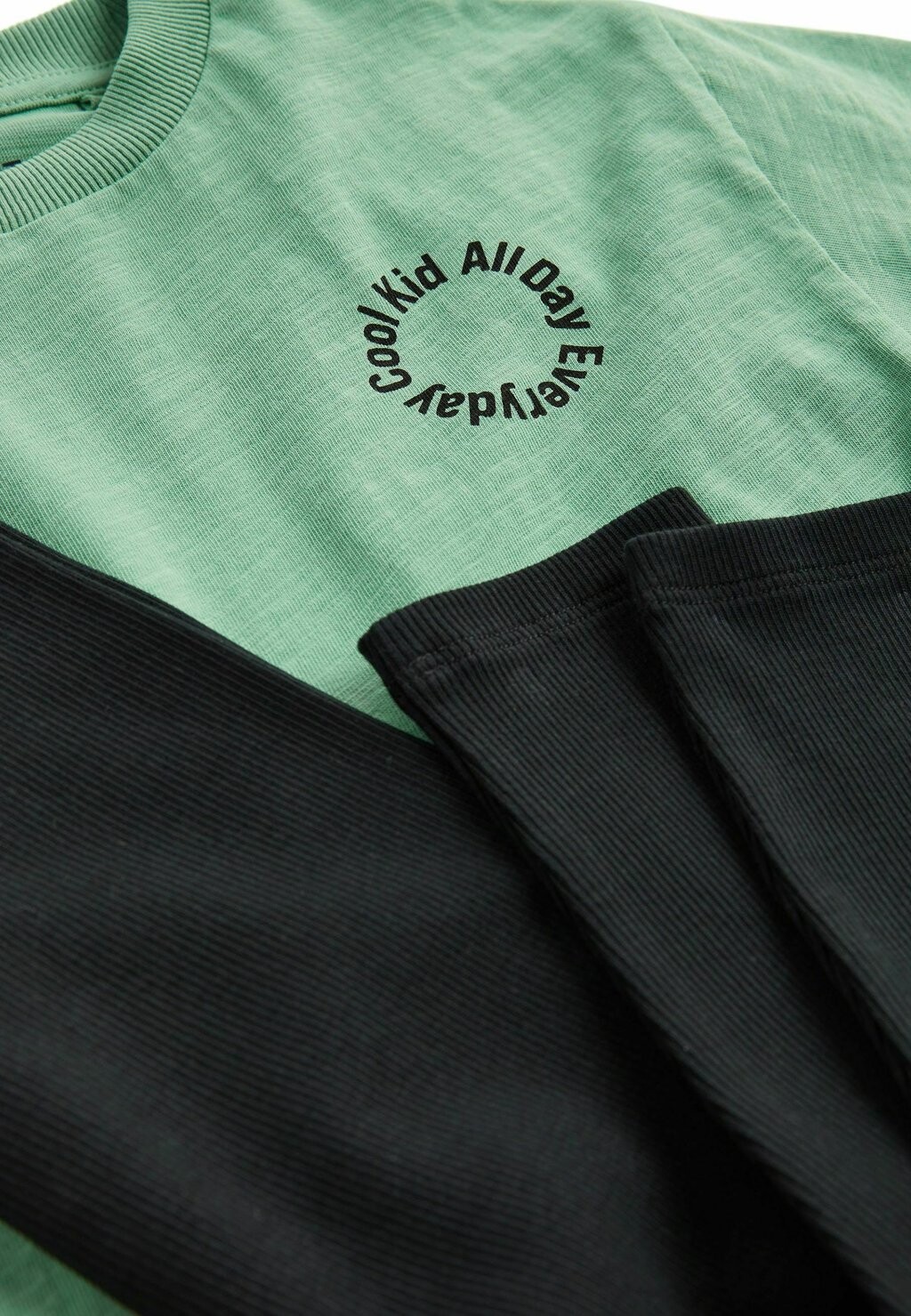 Леггинсы SHORT SLEEVES T-SHIRT AND LEGGINGS SET Next, цвет green black oversized — фото 3