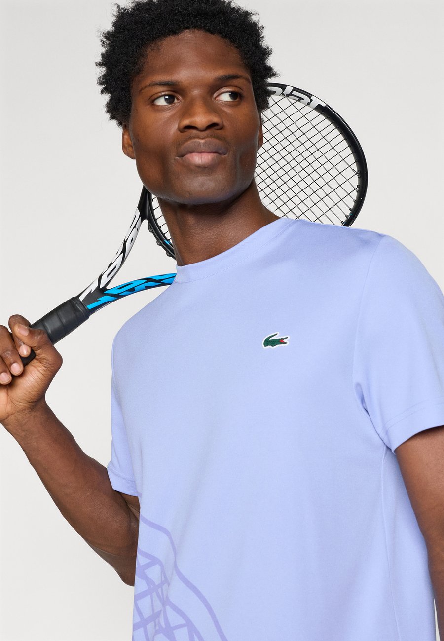 Футболка Lacoste Sport TENNIS TOUR, Delphinium/Mauve — фото 4