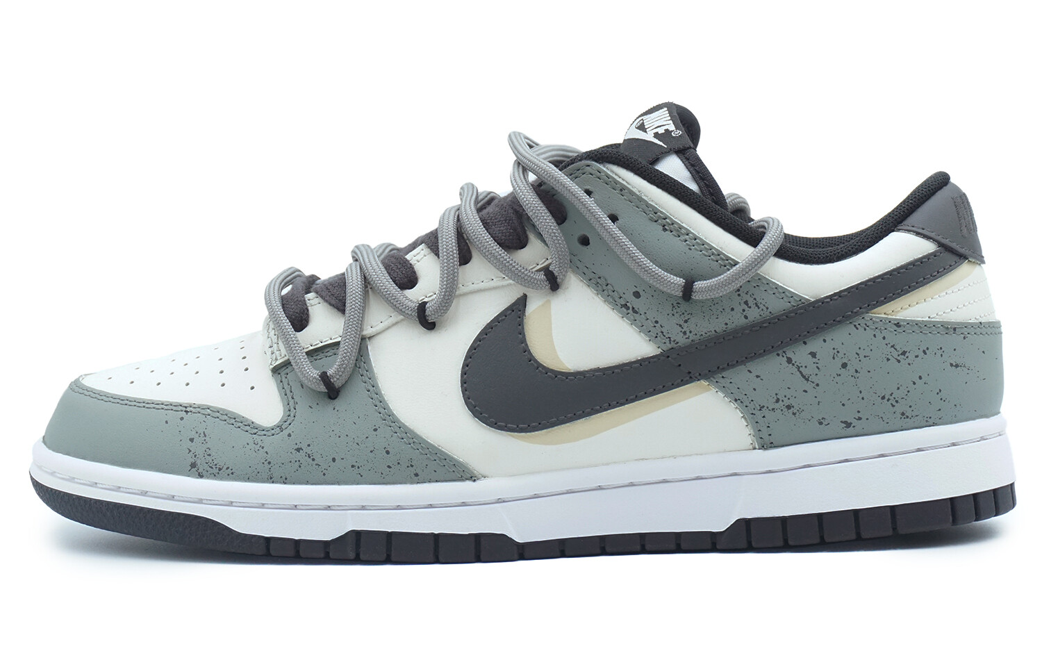 

Кроссовки Nike Dunk, серый/белый