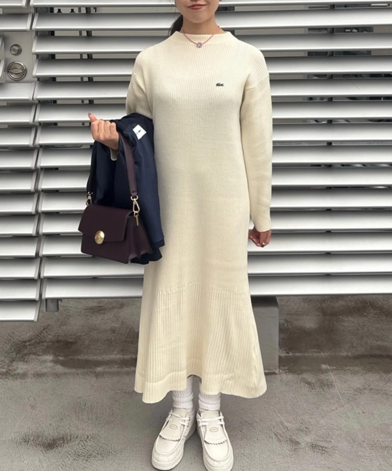 Платье-футляр Lacoste из хлопка, с логотипом, белое