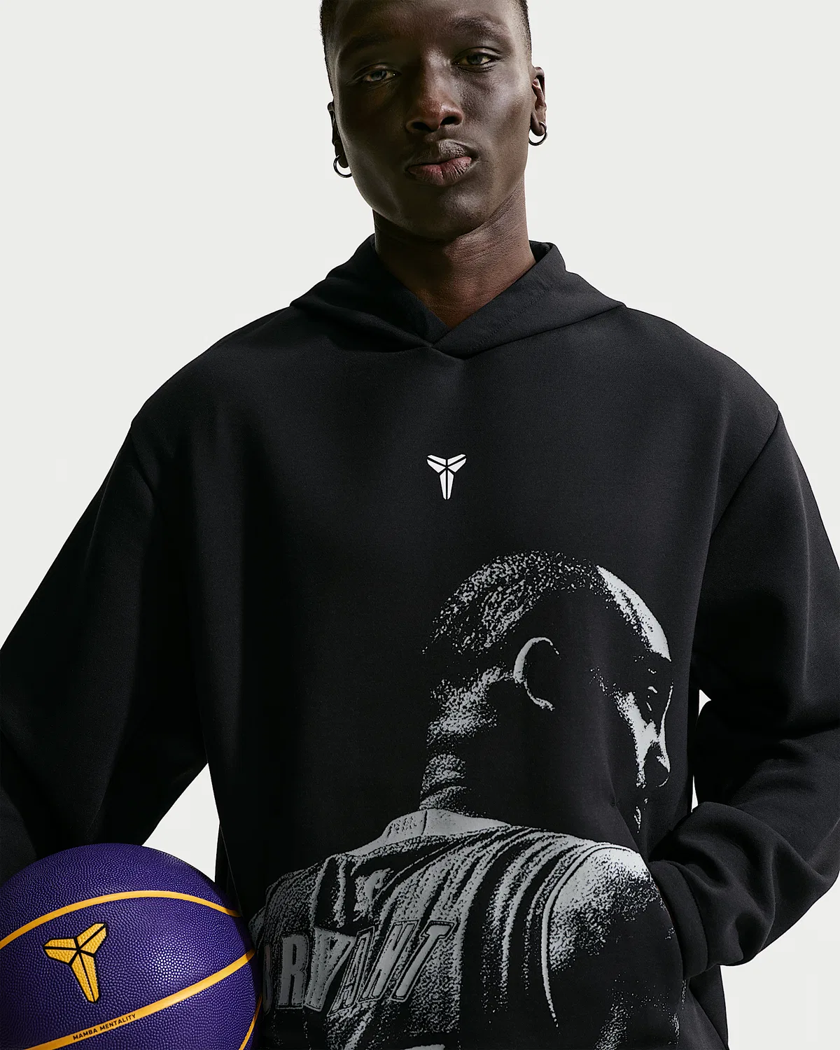 Мужская баскетбольная худи-пуловер Kobe из флиса Dri-FIT, Black/White — фото 3