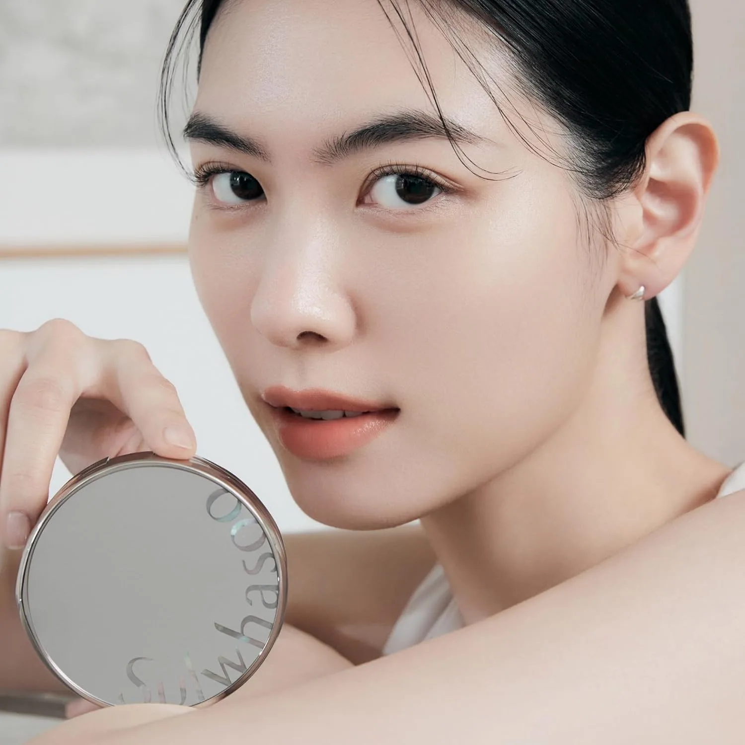 Sulwhasoo Perfecting Cushion SPF 46, легкий долговечный тональный крем, выравнивает тон и скрывает несовершенства, усиливает сияние, полуматовое покрытие, Almond — фото 3