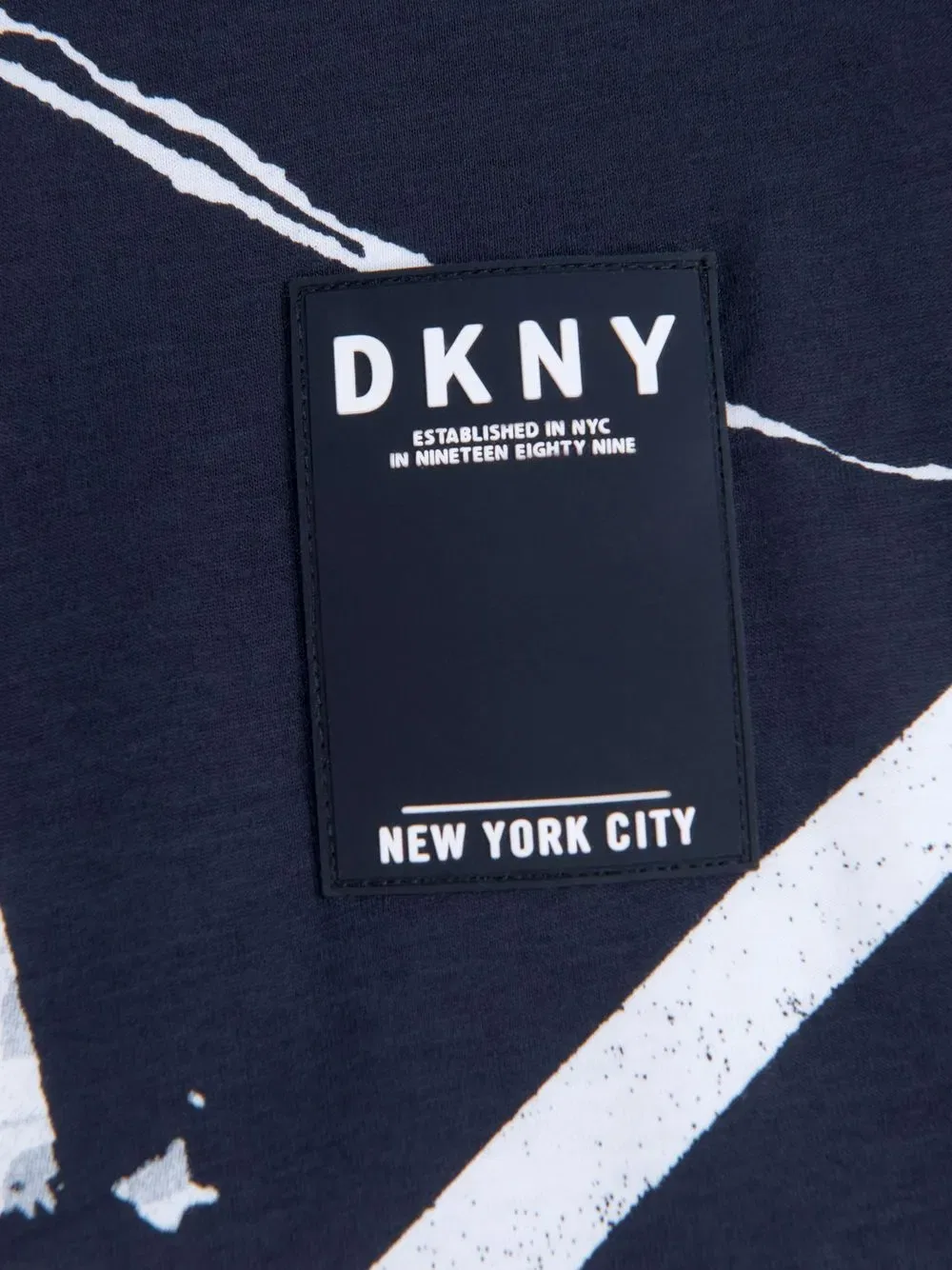 Хлопковая футболка с графическим принтом Dkny Kids, черный — фото 3