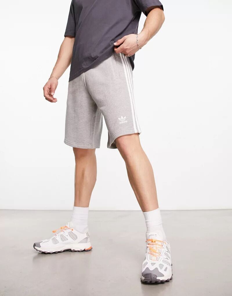 

adidas Originals – серые шорты с тремя полосками