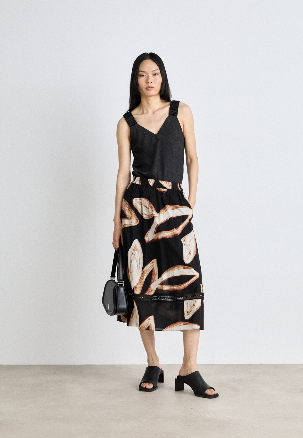 

Топ DKNY, черный